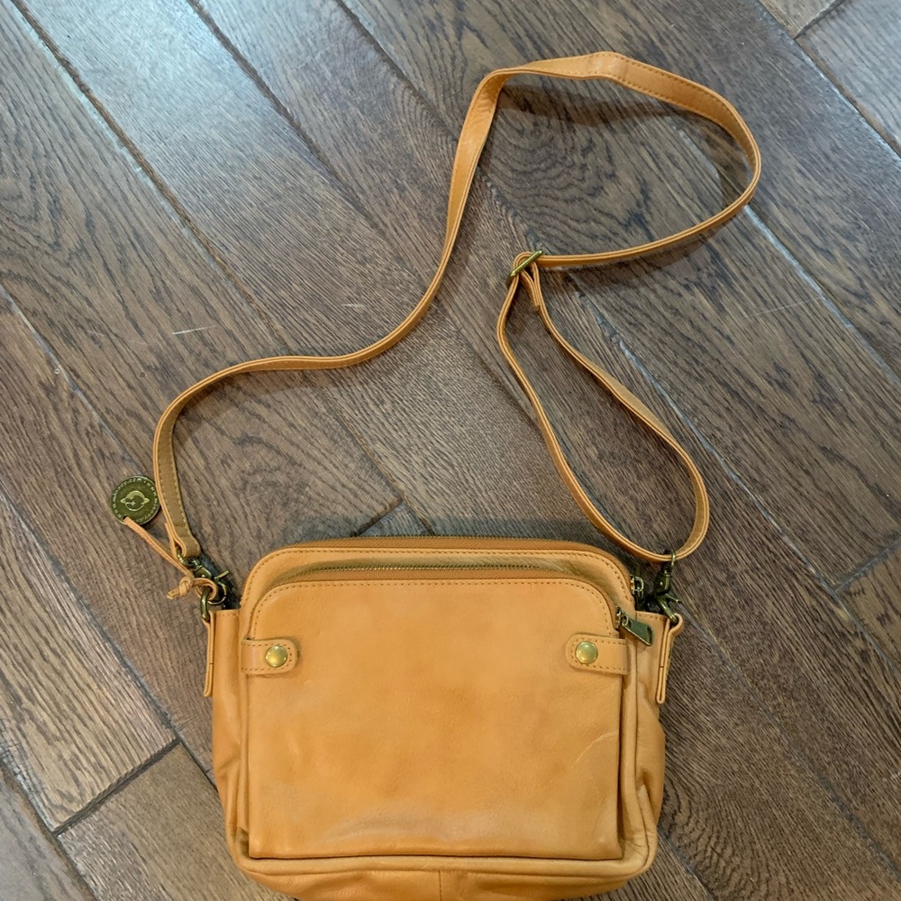 Minooy - Bali Three-Layer Leather Crossbody Bag - Brown / Cognac